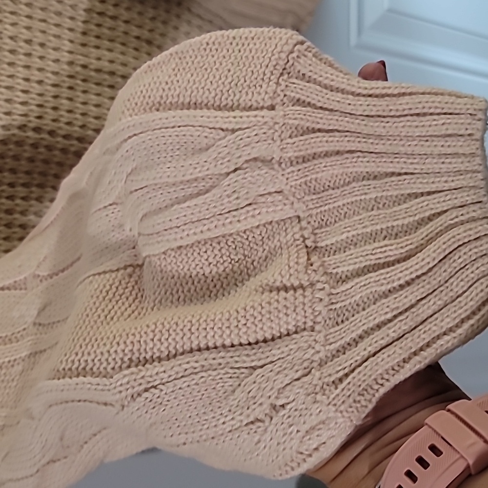 Elegant Beige Cable Knit Sweater - Picture 3 of 8